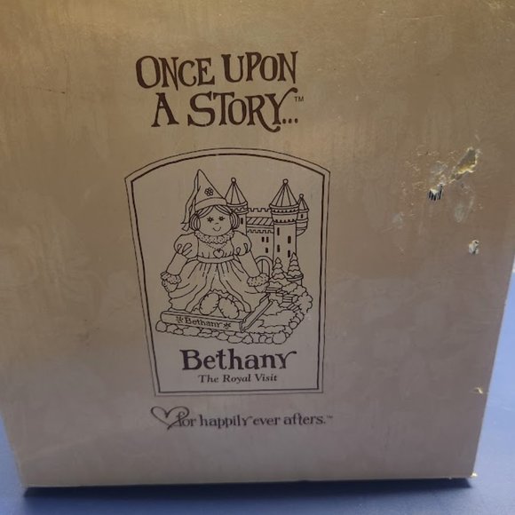 RARE Once Upon A Time The Royal Visit Story of Bethany , tall statue, book, doll - Picture 8 of 8